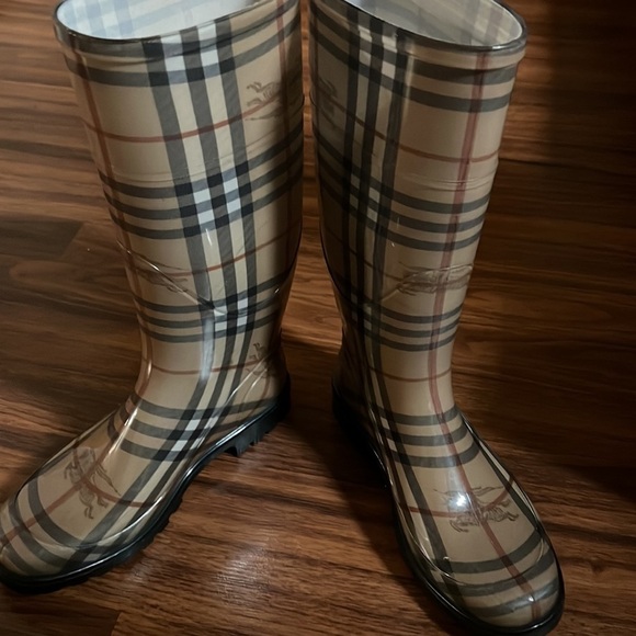 BURBERRY rain boots - Picture 1 of 8